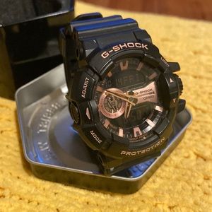 LIKE NEW! Mens GShock Casio! Large face black and bronze/rose gold -